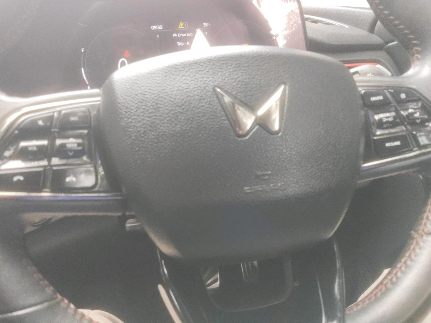 2024 Mahindra XUV700 AX 7 LUXURY P AT 7 STR, Petrol, Automatic, 19,674 km, interior
