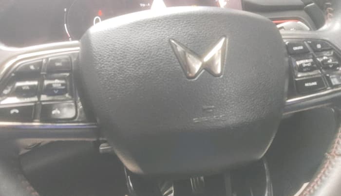 2024 Mahindra XUV700 AX 7 LUXURY P AT 7 STR, Petrol, Automatic, 19,674 km, interior