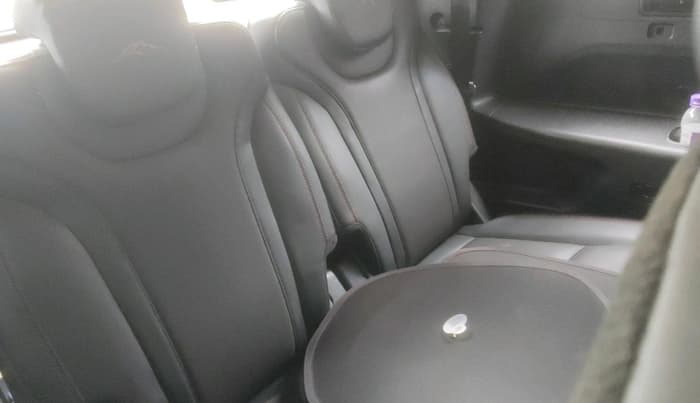 2024 Mahindra XUV700 AX 7 LUXURY P AT 7 STR, Petrol, Automatic, 19,674 km, interior
