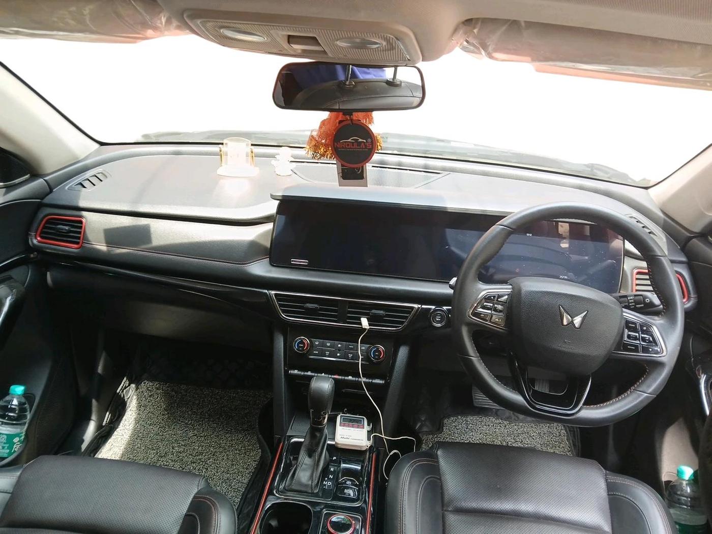 2024 Mahindra XUV700 AX 7 LUXURY D AT 7 STR, Diesel, Automatic, 82,330 km, interior