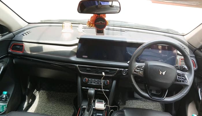2024 Mahindra XUV700 AX 7 LUXURY D AT 7 STR, Diesel, Automatic, 75,776 km, interior