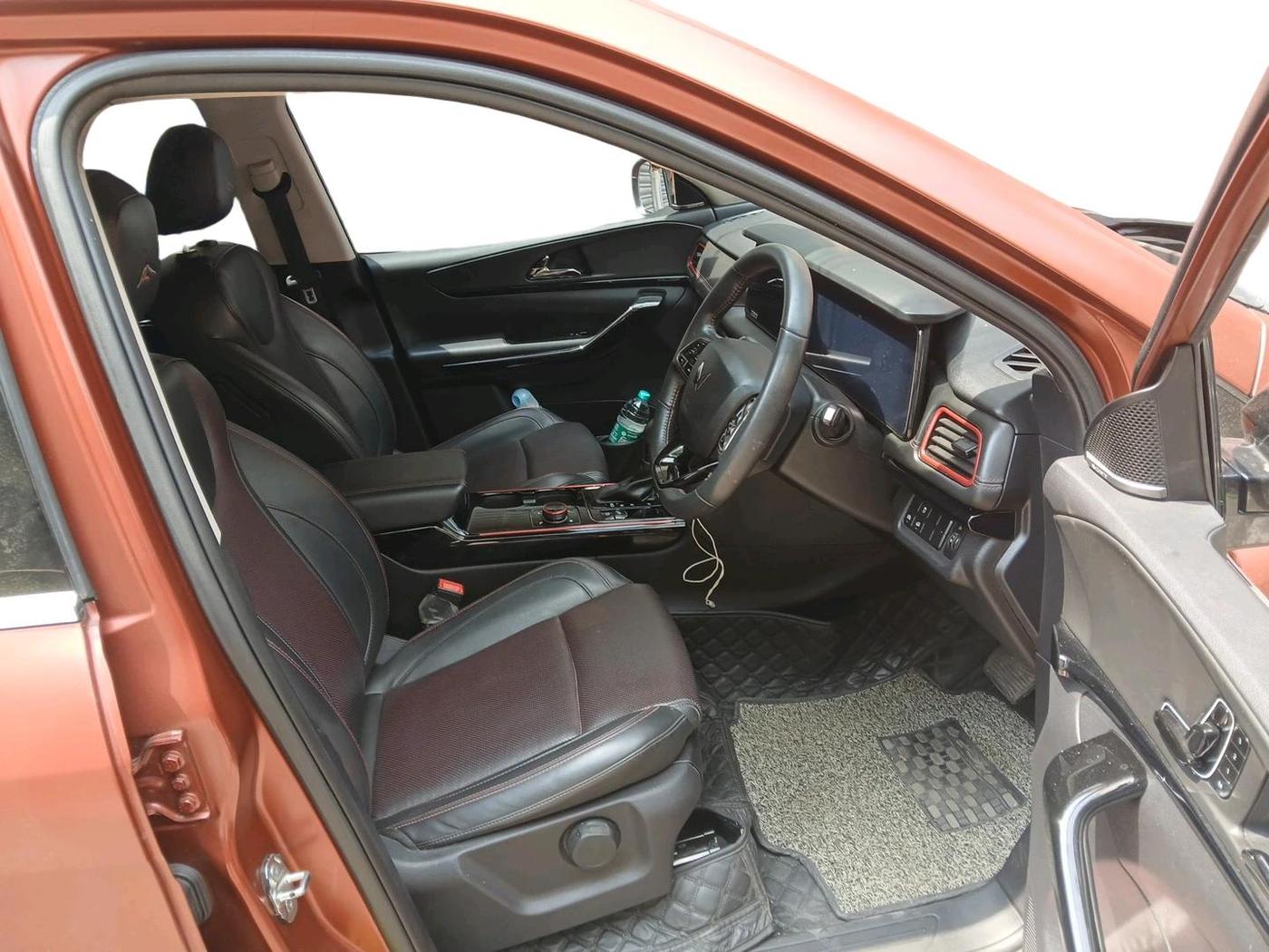 2024 Mahindra XUV700 AX 7 LUXURY D AT 7 STR, Diesel, Automatic, 82,330 km, interior