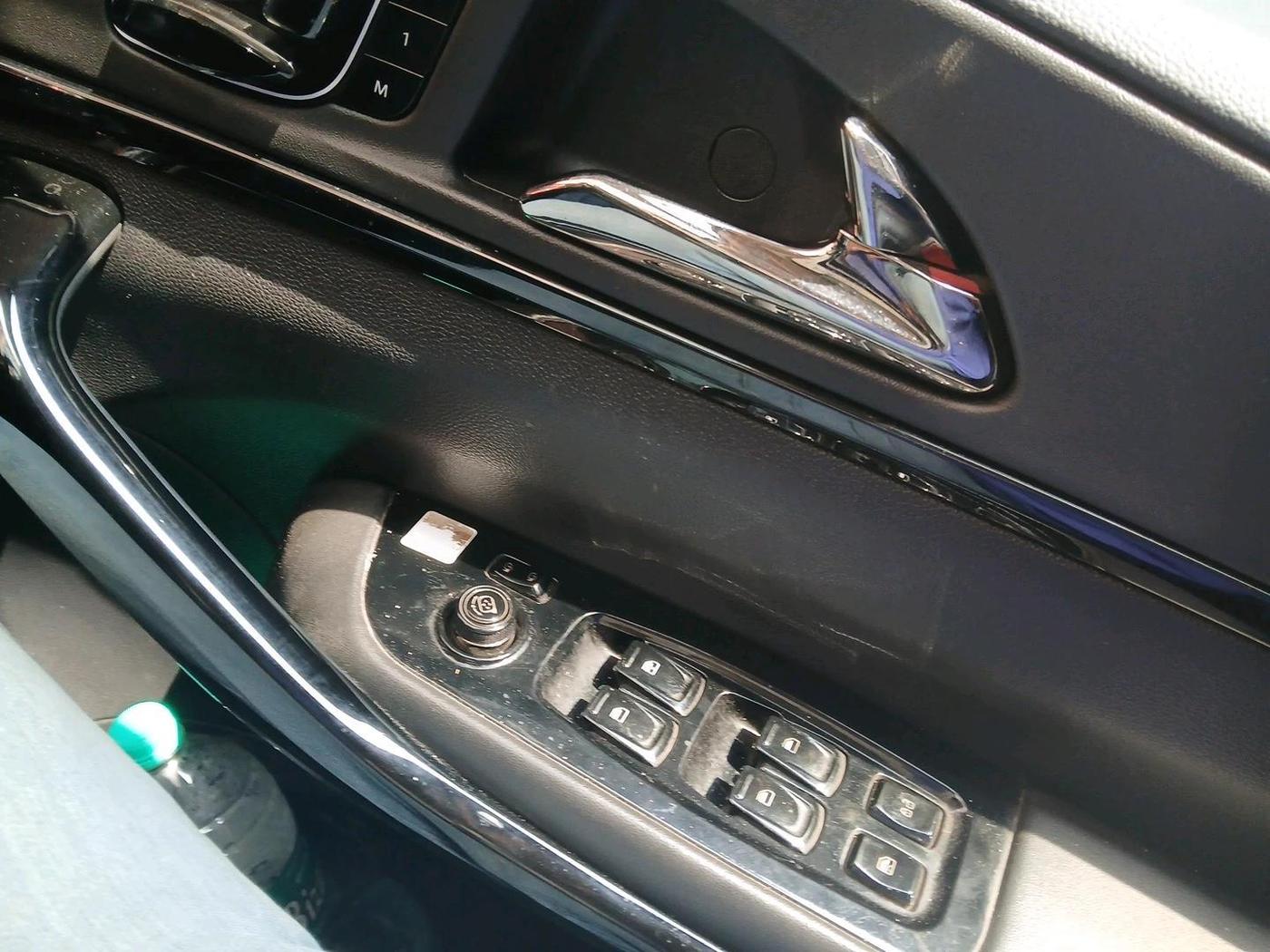2024 Mahindra XUV700 AX 7 LUXURY D AT 7 STR, Diesel, Automatic, 82,330 km, interior