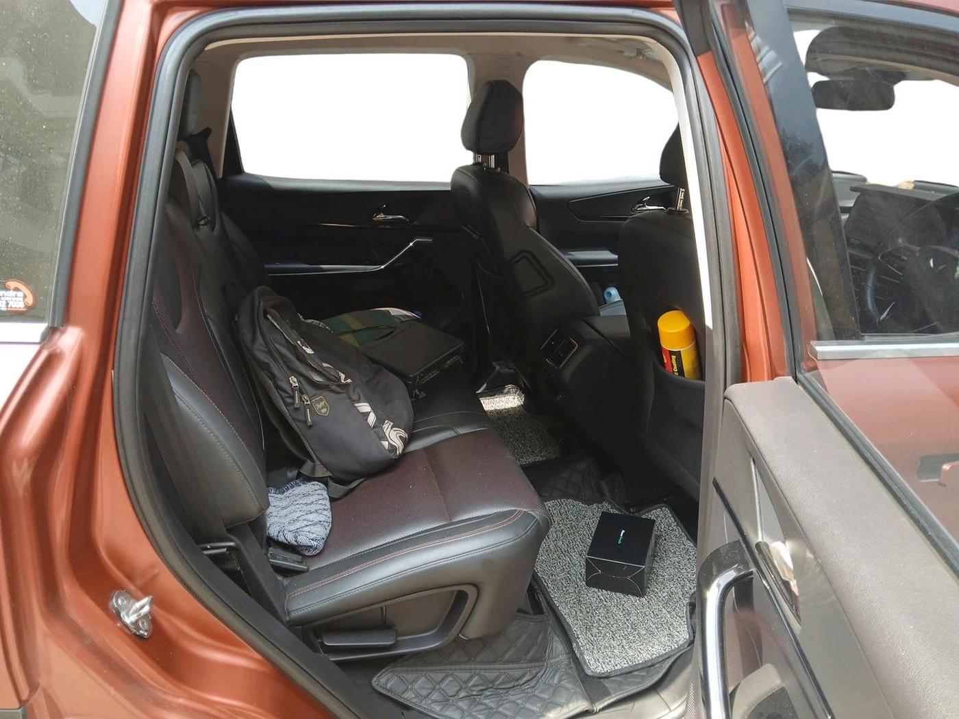 2024 Mahindra XUV700 AX 7 LUXURY D AT 7 STR, Diesel, Automatic, 82,330 km, interior