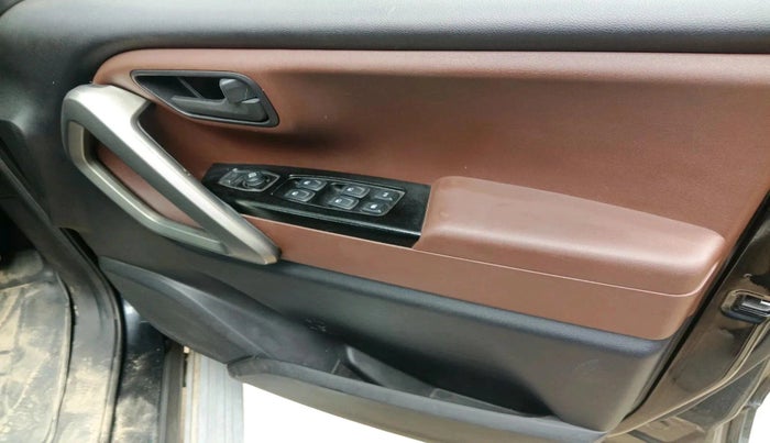 2024 Mahindra SCORPIO-N Z4 DIESEL MT 2WD 7 STR, Diesel, Manual, 12,556 km, interior