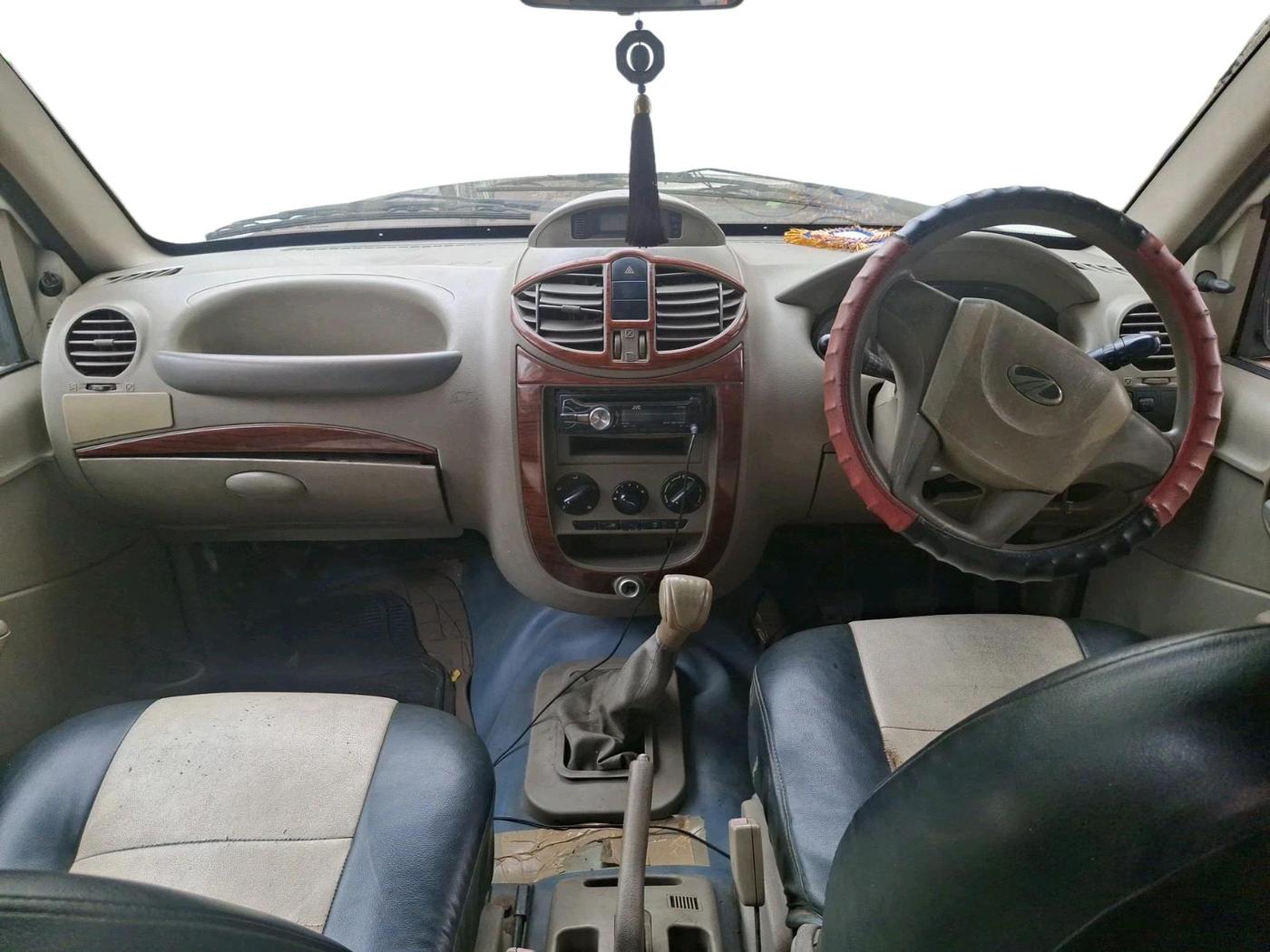 2011 Mahindra Xylo E4, Diesel, Manual, 2,30,120 km, interior
