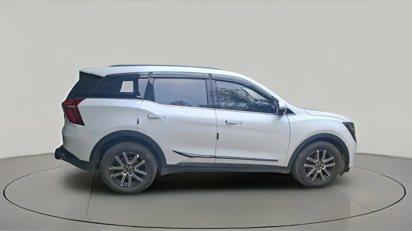 2023 Mahindra XUV700 AX 7 LUXURY D MT 7 STR, Diesel, Manual, 81,147 km, exterior
