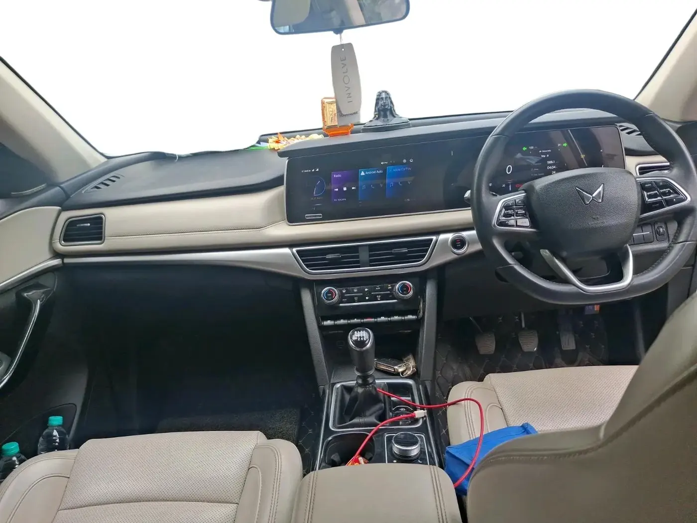 2023 Mahindra XUV700 AX 7 LUXURY D MT 7 STR, Diesel, Manual, 81,147 km, interior