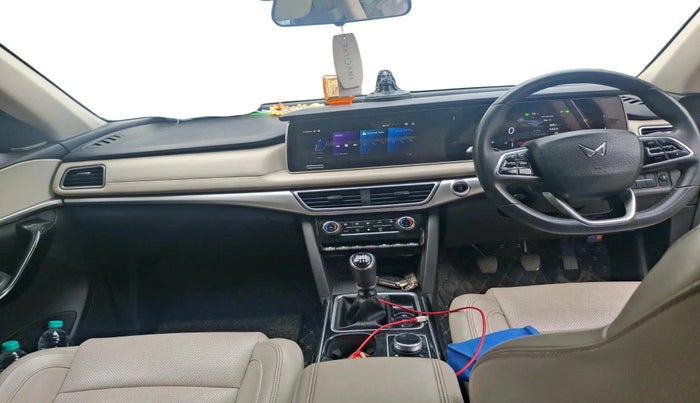 2023 Mahindra XUV700 AX 7 LUXURY D MT 7 STR, Diesel, Manual, 81,147 km, interior