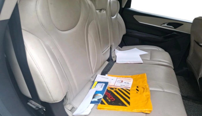 2023 Mahindra XUV700 AX 7 LUXURY D MT 7 STR, Diesel, Manual, 81,147 km, interior