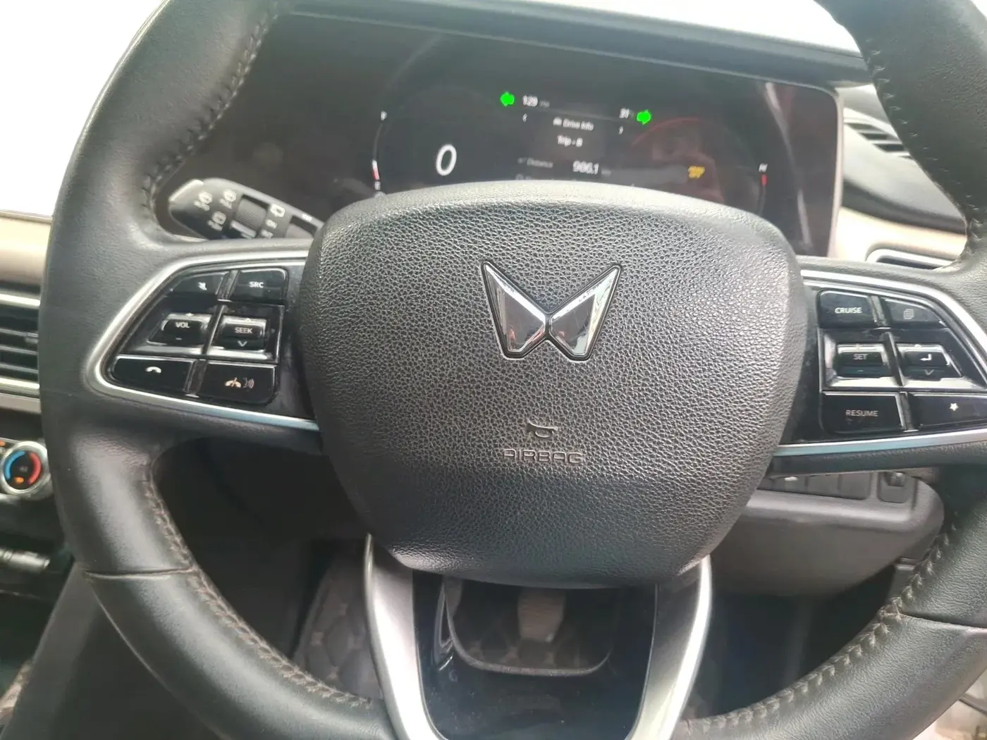2023 Mahindra XUV700 AX 7 LUXURY D MT 7 STR, Diesel, Manual, 81,147 km, interior