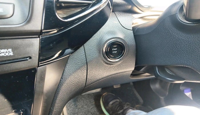 2023 Mahindra XUV400 EL 7.2 KW, Electric, Automatic, 71,134 km, interior