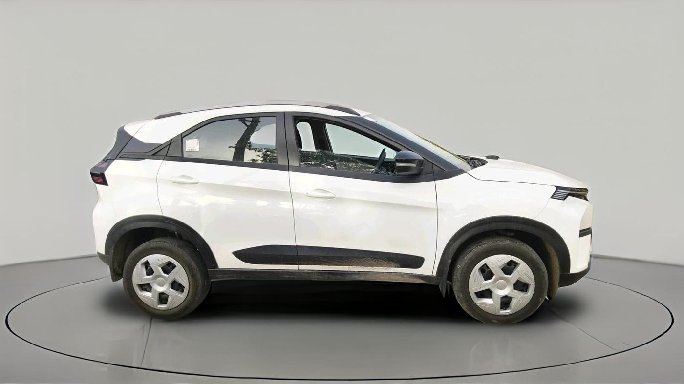 2025 Tata NEXON Pure Plus (S) 1.5 Diesel 6MT, Diesel, Manual, 17,758 km, exterior