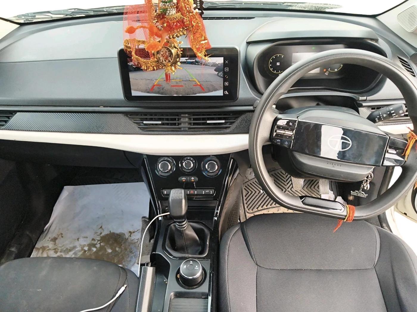 2025 Tata NEXON Pure Plus (S) 1.5 Diesel 6MT, Diesel, Manual, 17,758 km, interior