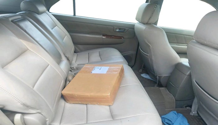 2011 Toyota Fortuner 3.0 4X4 MT, Diesel, Manual, 1,64,563 km, interior