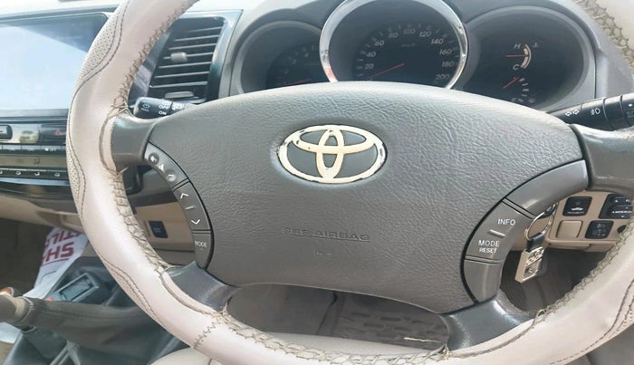 2011 Toyota Fortuner 3.0 4X4 MT, Diesel, Manual, 1,64,563 km, interior