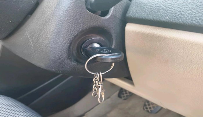 2011 Volkswagen Polo TRENDLINE 1.2L DIESEL, Diesel, Manual, 1,08,628 km, interior