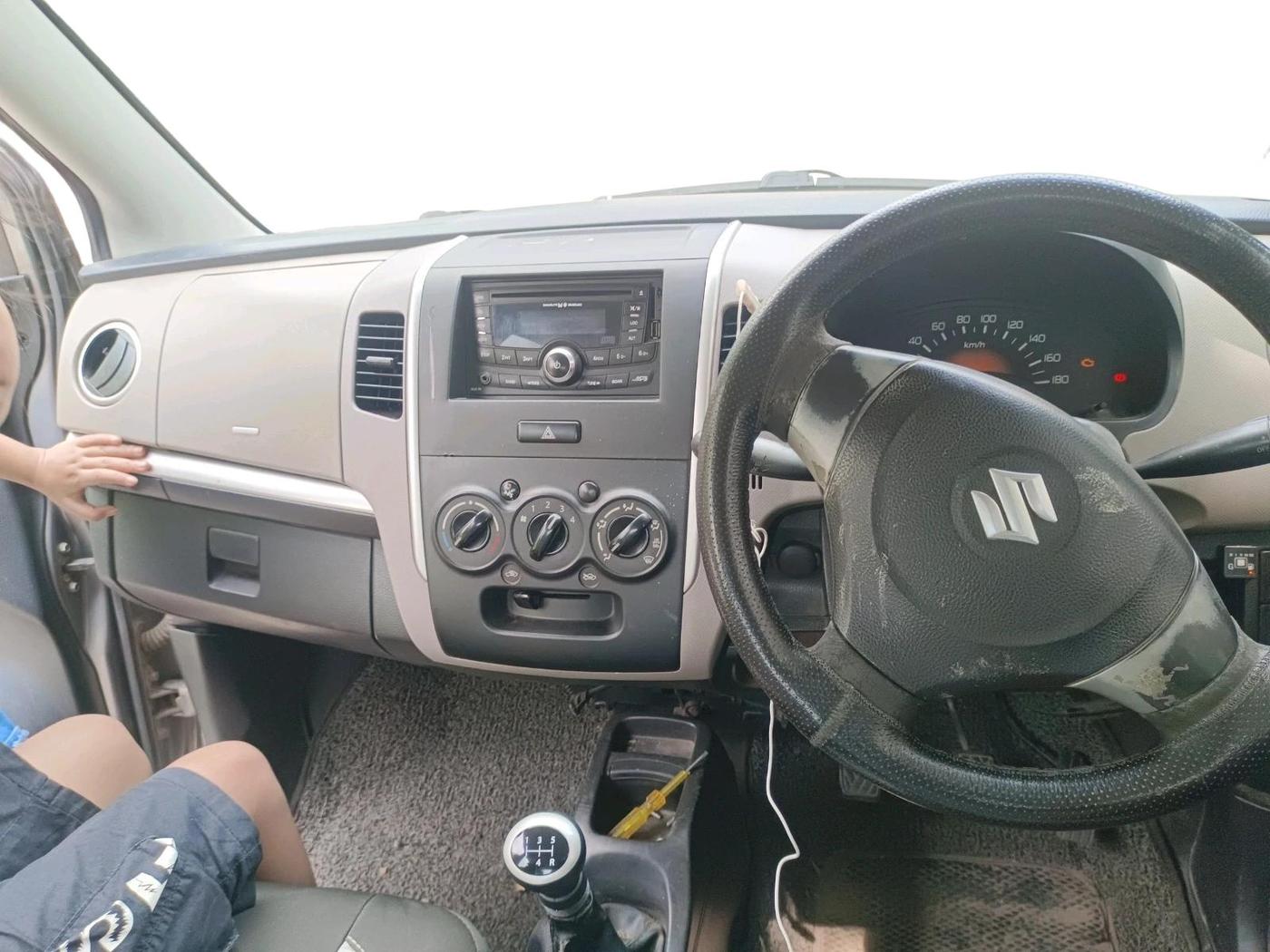 2013 Maruti Wagon R 1.0 LXI, Petrol, Manual, 89,757 km, interior