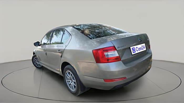 2016 Skoda Octavia 2.0 TDI CR AMBITION, Diesel, Manual, 1,39,238 km, exterior