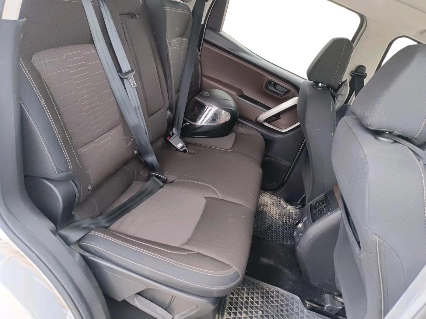 2025 Mahindra SCORPIO-N Z6 DIESEL MT 2WD 7 STR, Diesel, Manual, 8,524 km, interior