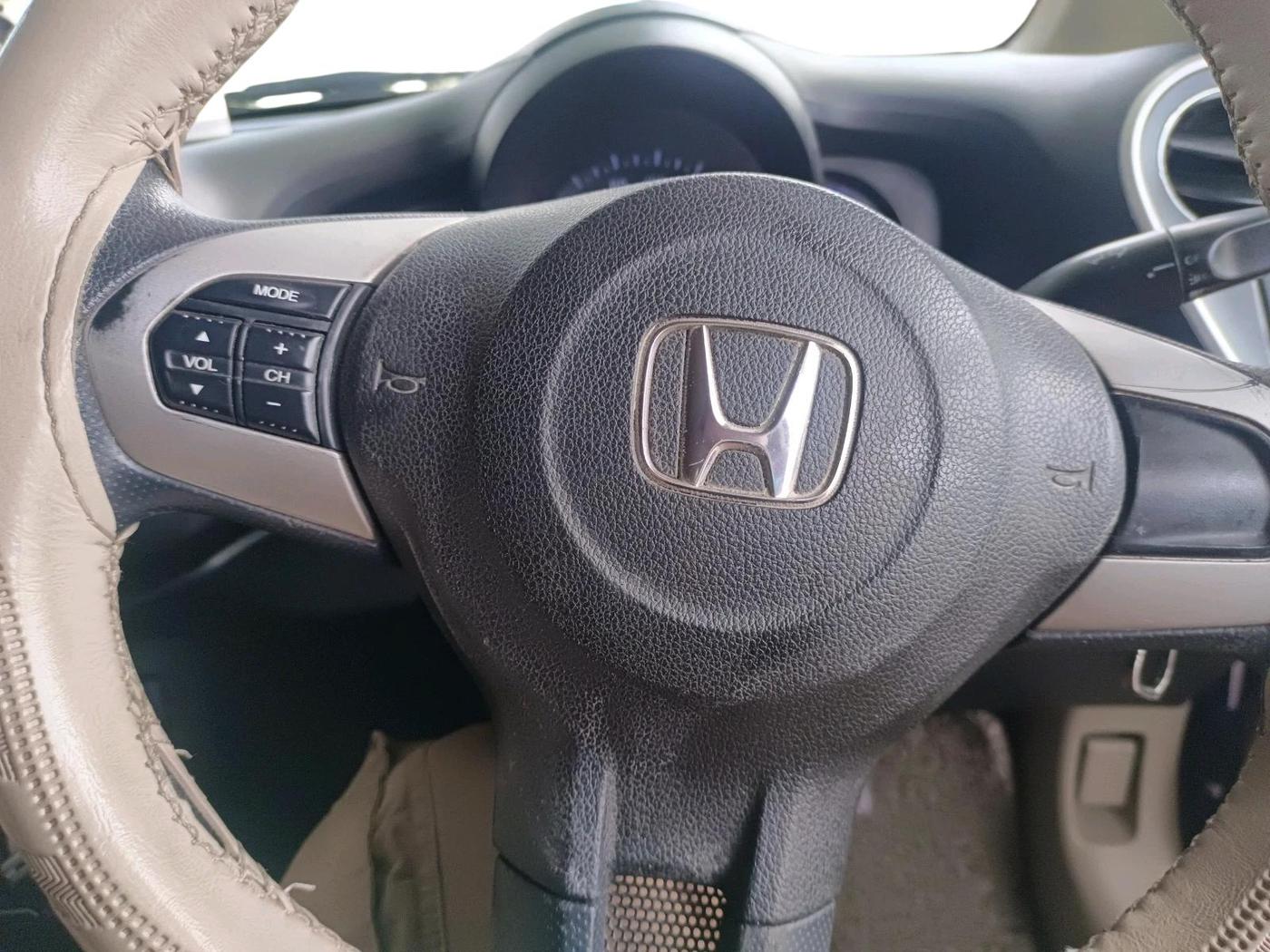 2015 Honda Mobilio 1.5L I-DTEC S, Diesel, Manual, 1,56,367 km, interior