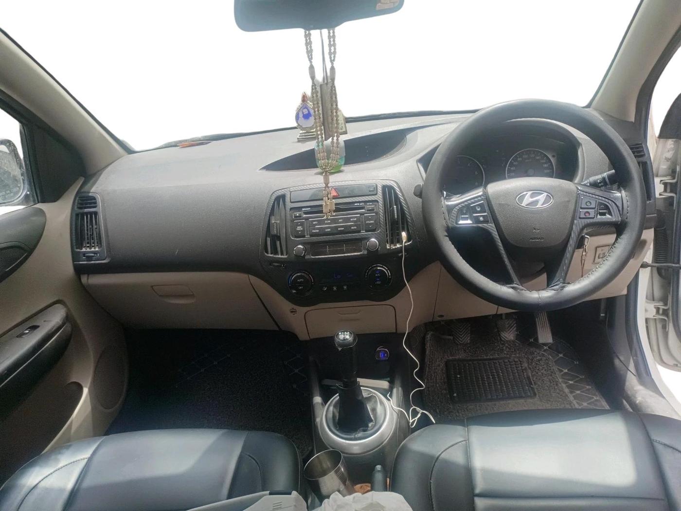 2012 Hyundai i20 SPORTZ 1.4 CRDI, Diesel, Manual, 1,32,575 km, interior
