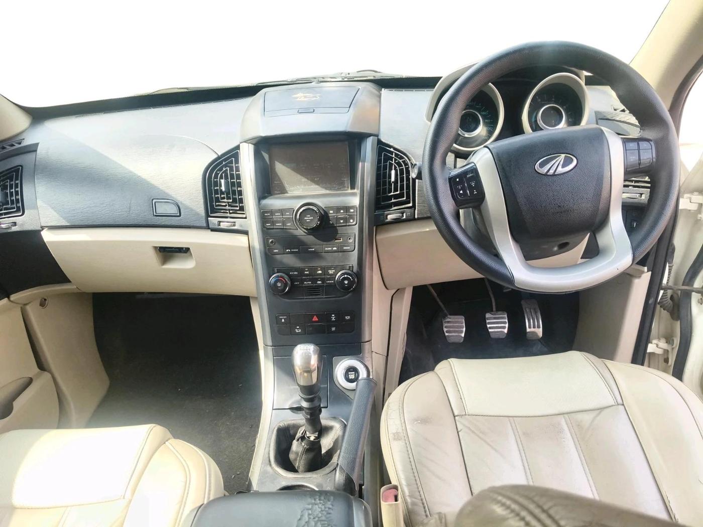 2017 Mahindra XUV500 W10 1.99, Diesel, Manual, 1,25,986 km, interior