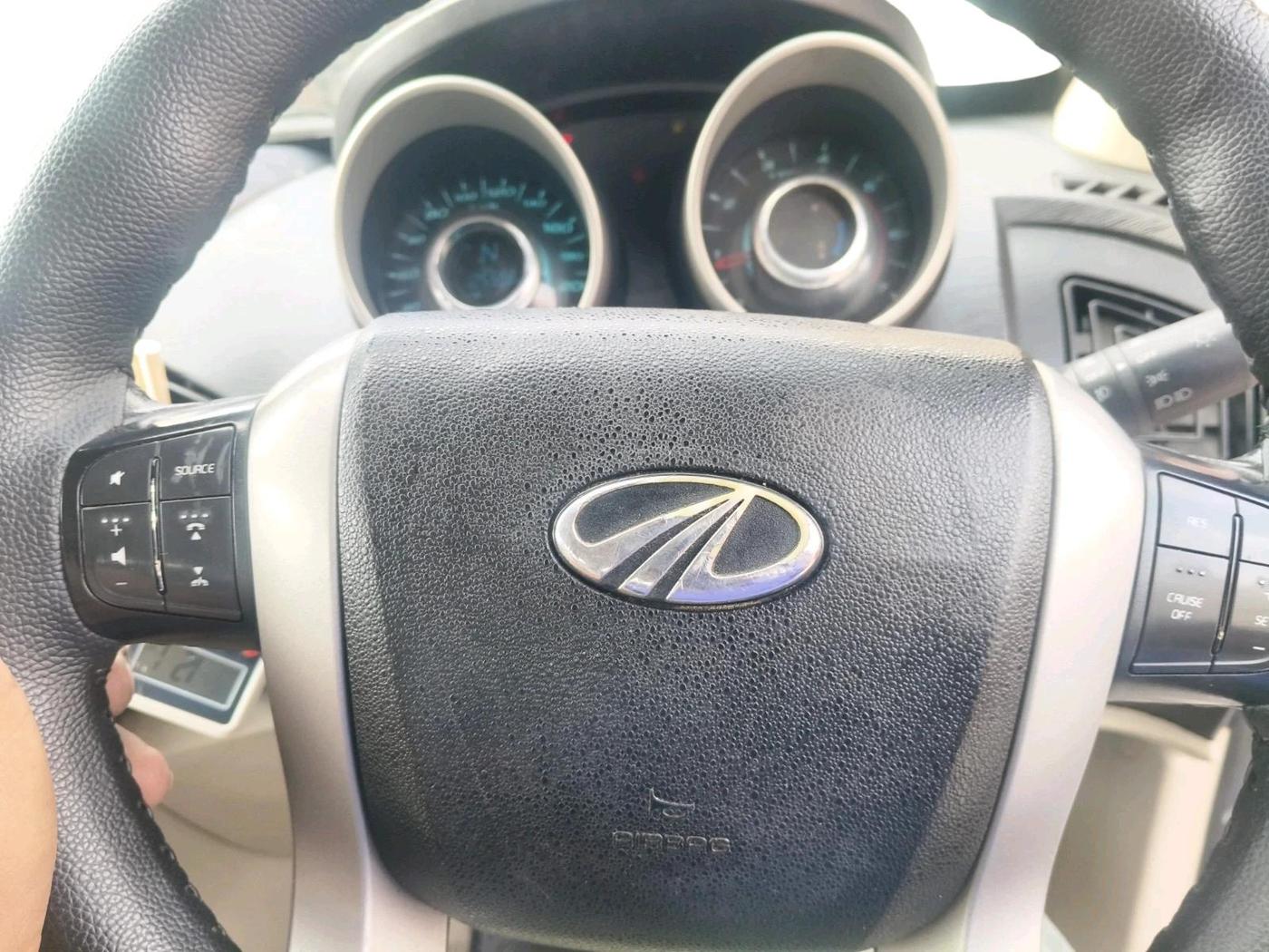 2017 Mahindra XUV500 W10 1.99, Diesel, Manual, 1,25,986 km, interior