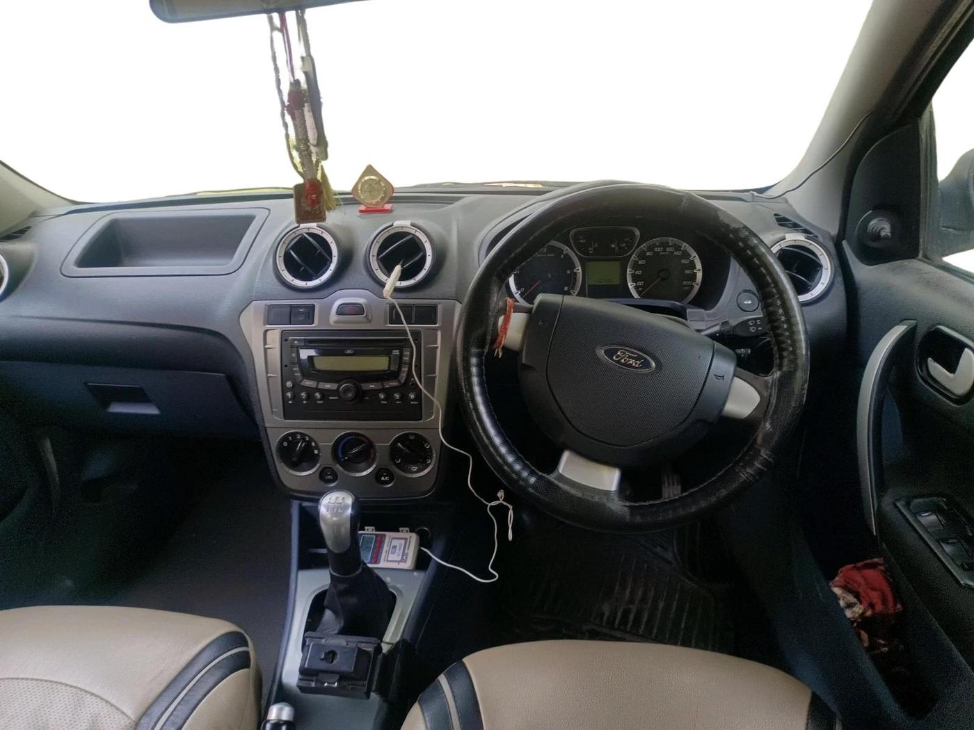 2012 Ford Fiesta TITANIUM DIESEL, Diesel, Manual, 1,30,585 km, interior