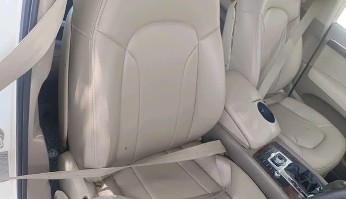 2011 Audi Q7 3.0 TDI QUATTRO, Diesel, Automatic, 1,29,576 km, interior
