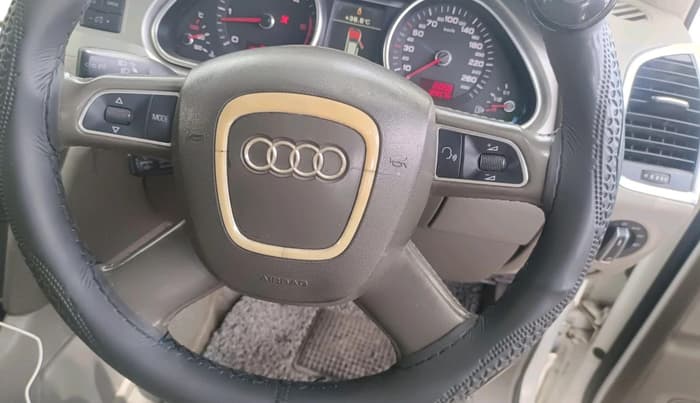 2011 Audi Q7 3.0 TDI QUATTRO, Diesel, Automatic, 1,29,576 km, interior