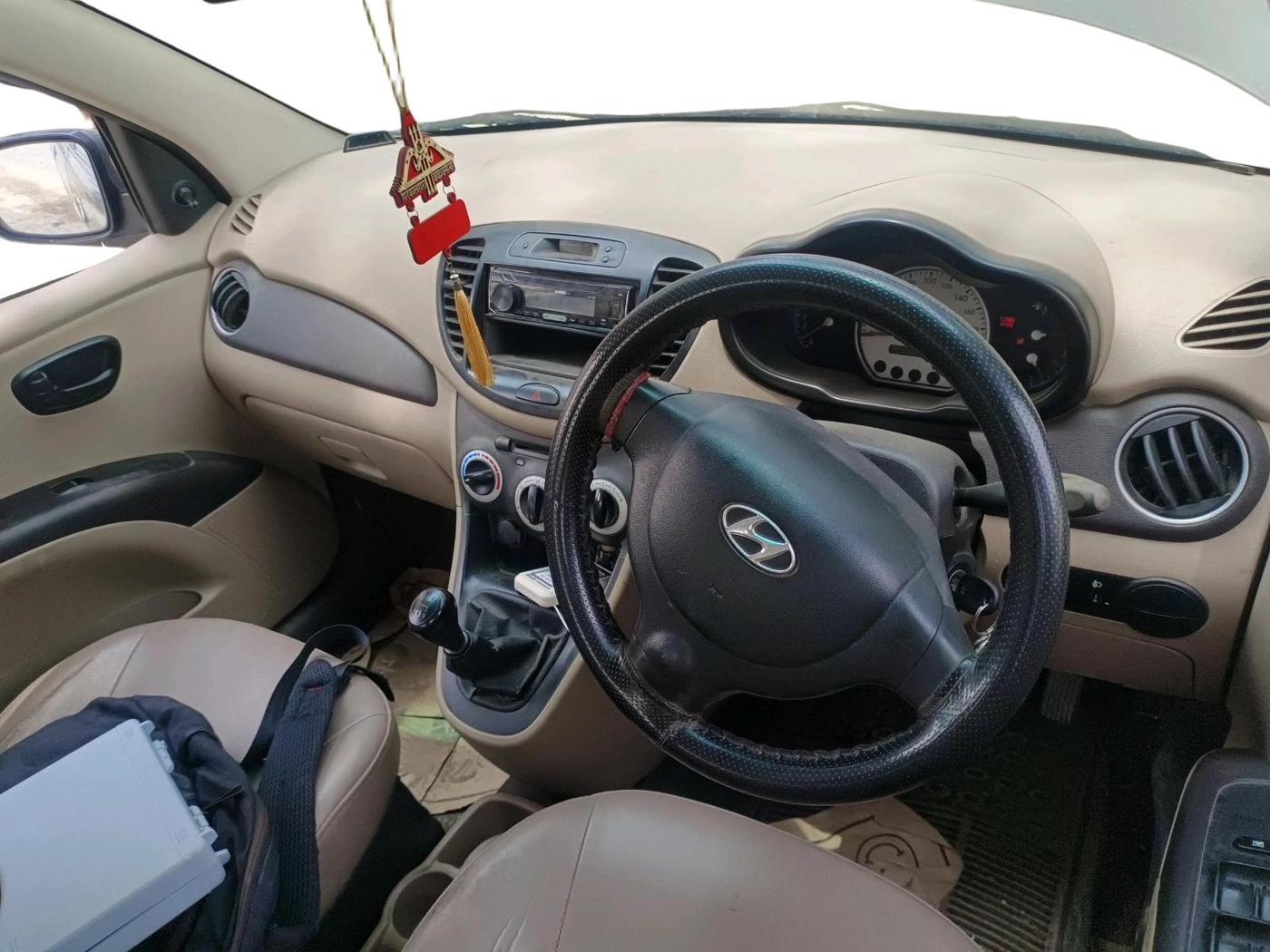 2011 Hyundai i10 MAGNA 1.2, CNG, Manual, 98,976 km, interior