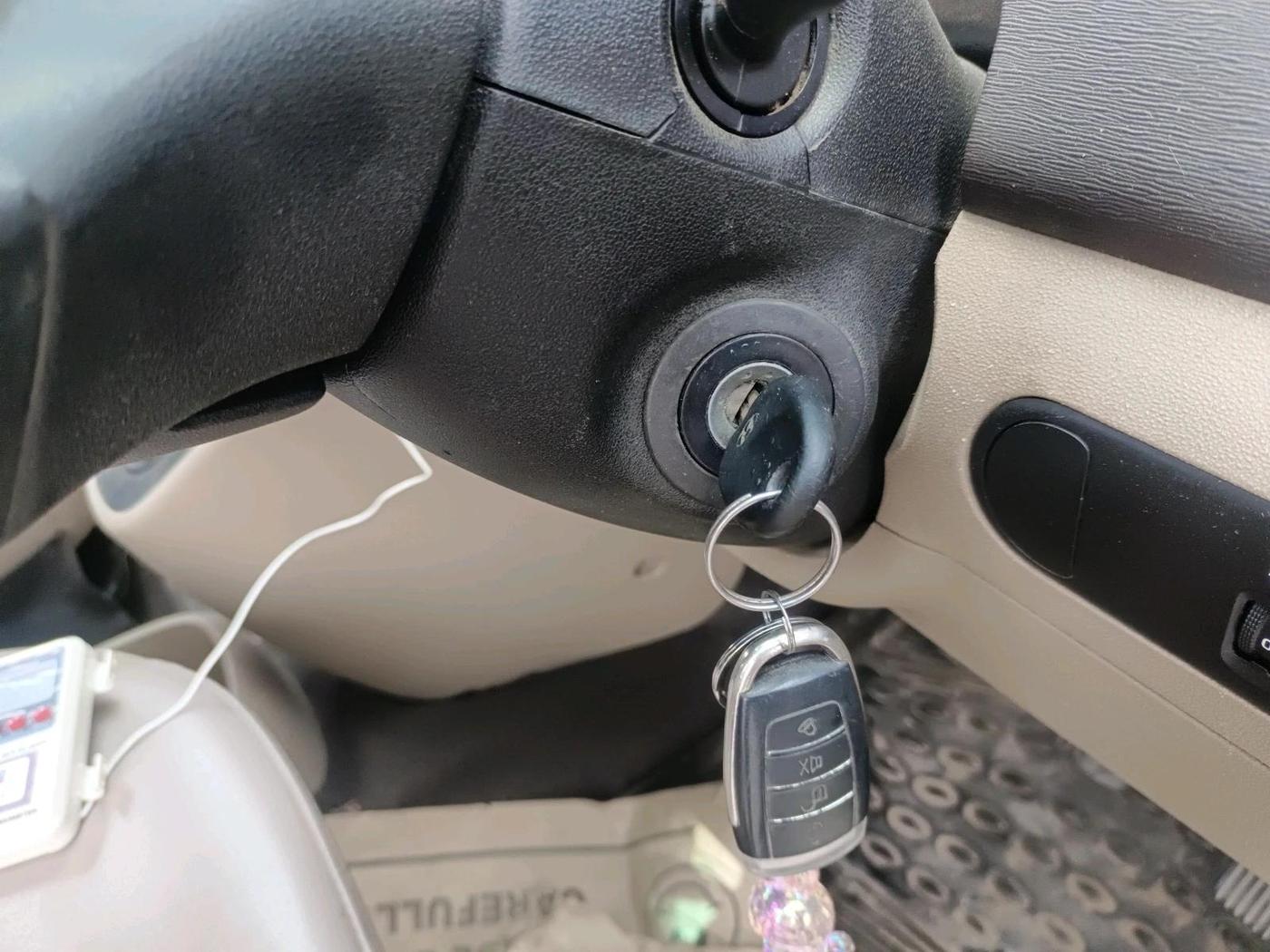 2011 Hyundai i10 MAGNA 1.2, CNG, Manual, 98,976 km, interior