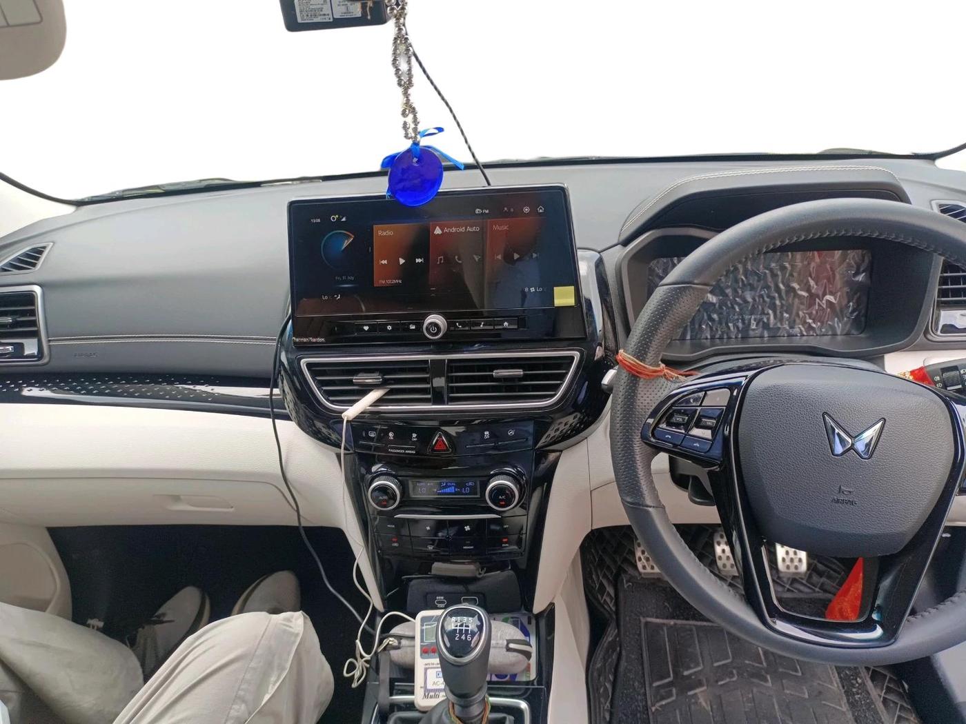 2024 Mahindra XUV 3XO AX7 1.2 TGDi, Petrol, Manual, 10,115 km, interior