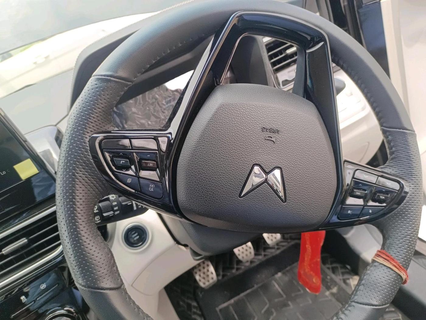 2024 Mahindra XUV 3XO AX7 1.2 TGDi, Petrol, Manual, 10,115 km, interior