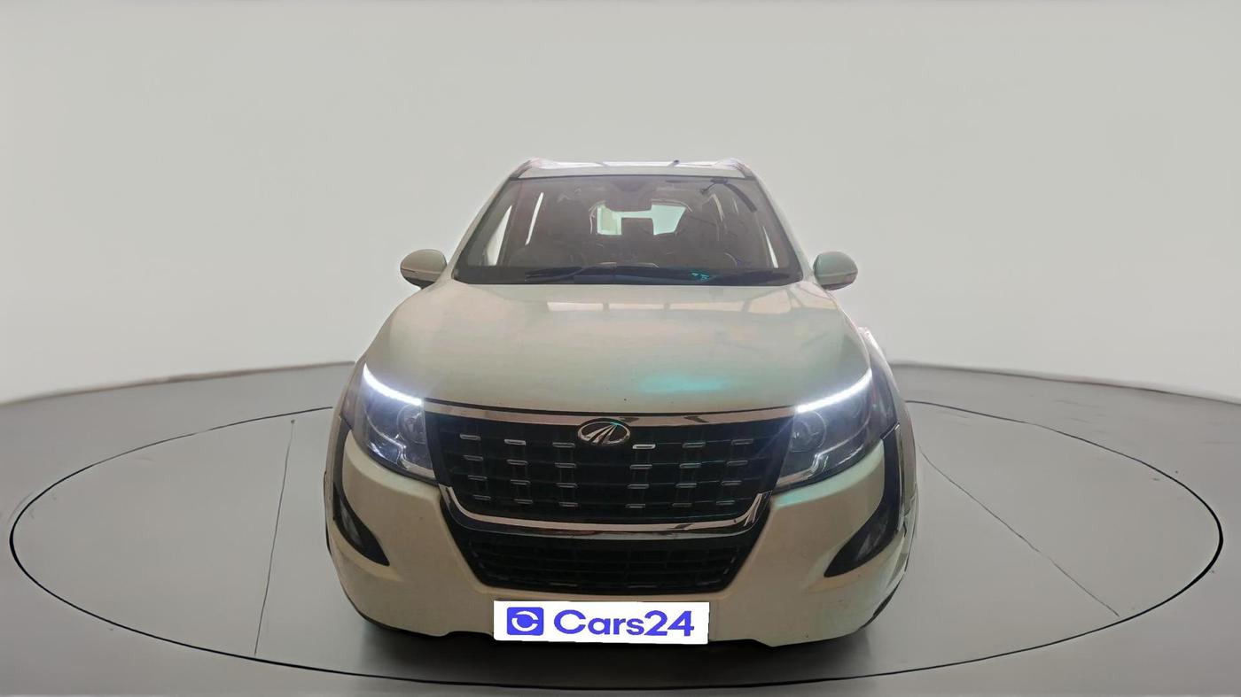 2018 Mahindra XUV500 W11, Diesel, Manual, 1,50,809 km, exterior