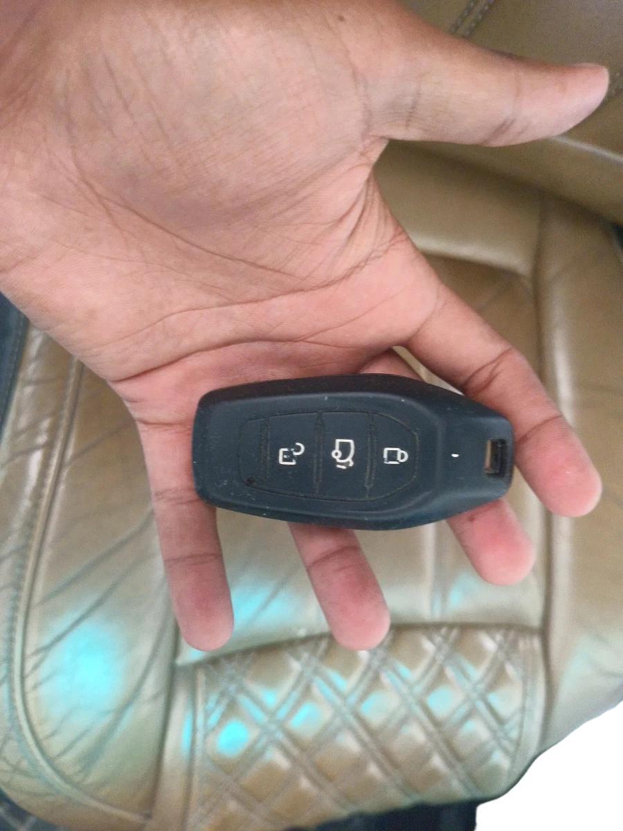 2018 Mahindra XUV500 W11, Diesel, Manual, 1,50,809 km, interior