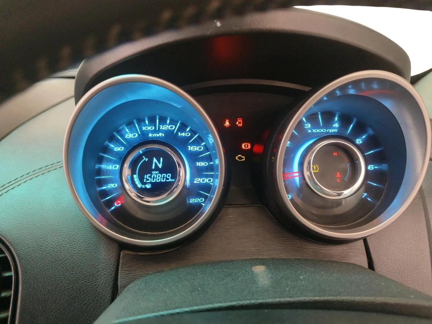 2018 Mahindra XUV500 W11, Diesel, Manual, 1,50,809 km, interior