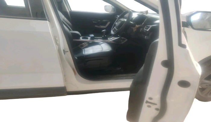 2021 Tata Harrier XT 2.0L KRYOTEC, Diesel, Manual, 1,17,533 km, interior