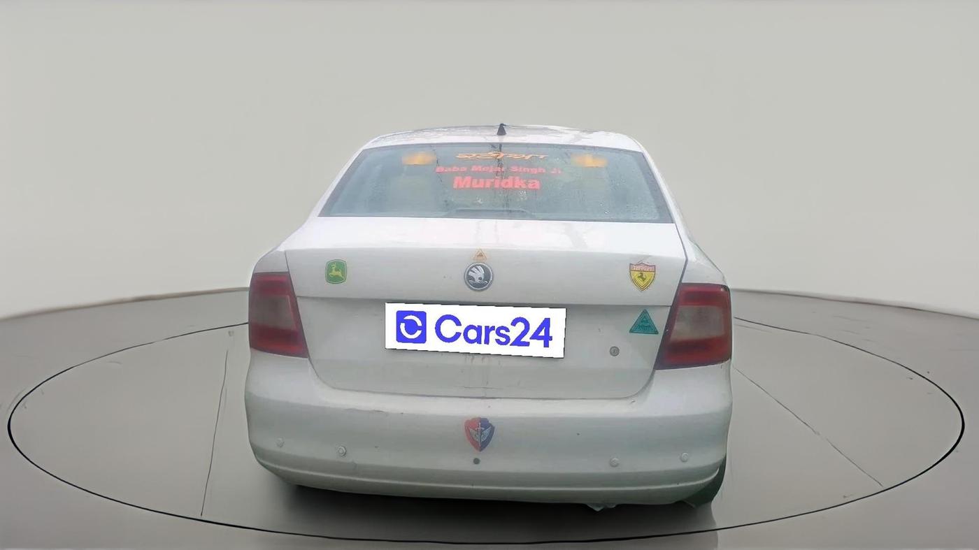 2014 Skoda Rapid AMBITION 1.6 TDI CR MT, Diesel, Manual, 1,42,276 km, exterior