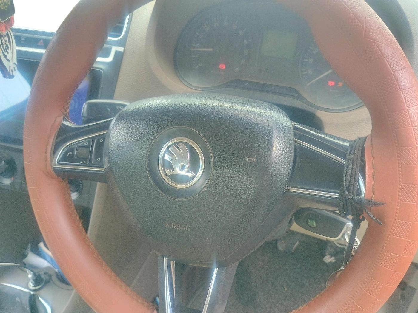 2014 Skoda Rapid AMBITION 1.6 TDI CR MT, Diesel, Manual, 1,42,276 km, interior