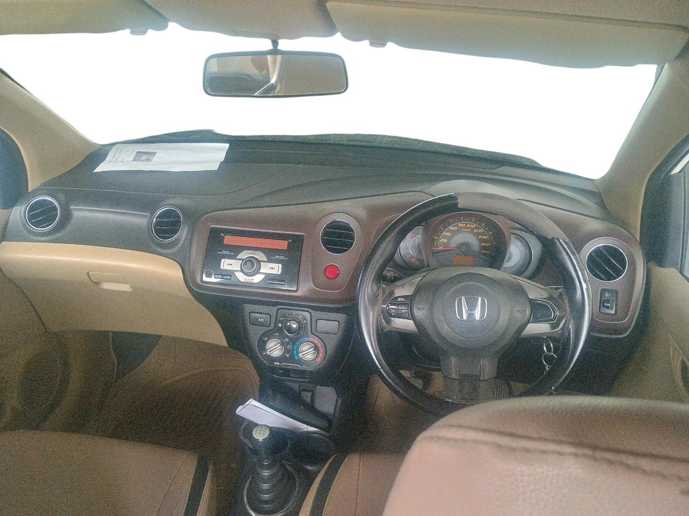 2013 Honda Amaze 1.5L I-DTEC S, Diesel, Manual, 1,74,003 km, interior