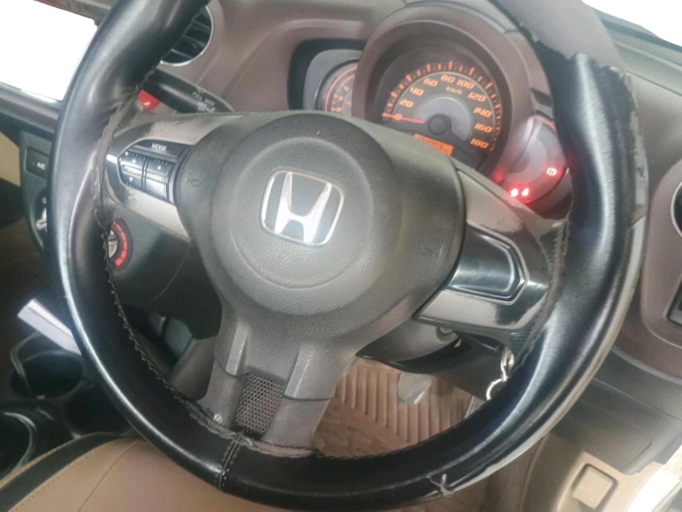 2013 Honda Amaze 1.5L I-DTEC S, Diesel, Manual, 1,74,003 km, interior