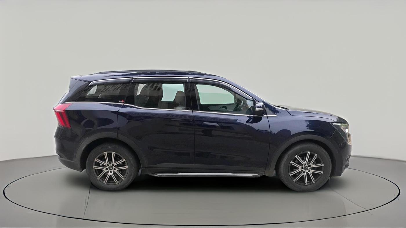 2022 Mahindra XUV700 AX 7 LUXURY P AT 7 STR, Petrol, Automatic, 1,11,694 km, exterior