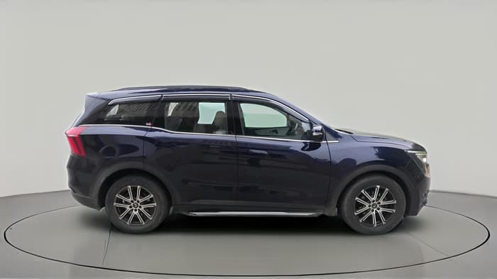 2022 Mahindra XUV700 AX 7 LUXURY P AT 7 STR, Petrol, Automatic, 1,11,694 km, exterior