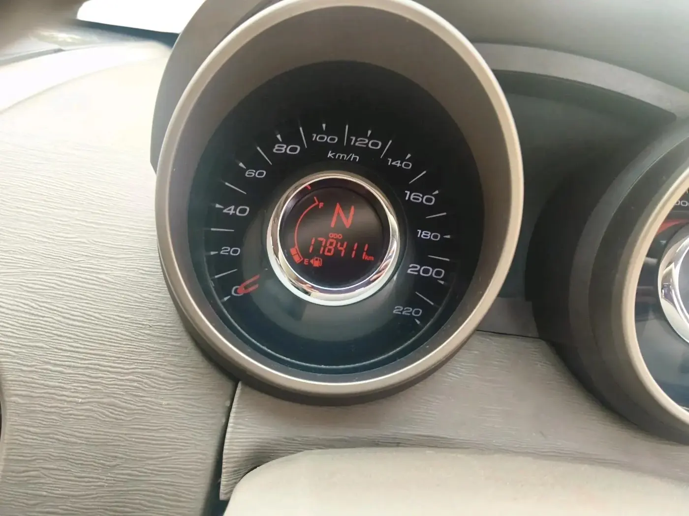 2011 Mahindra XUV500 W8, Diesel, Manual, 1,78,411 km, interior