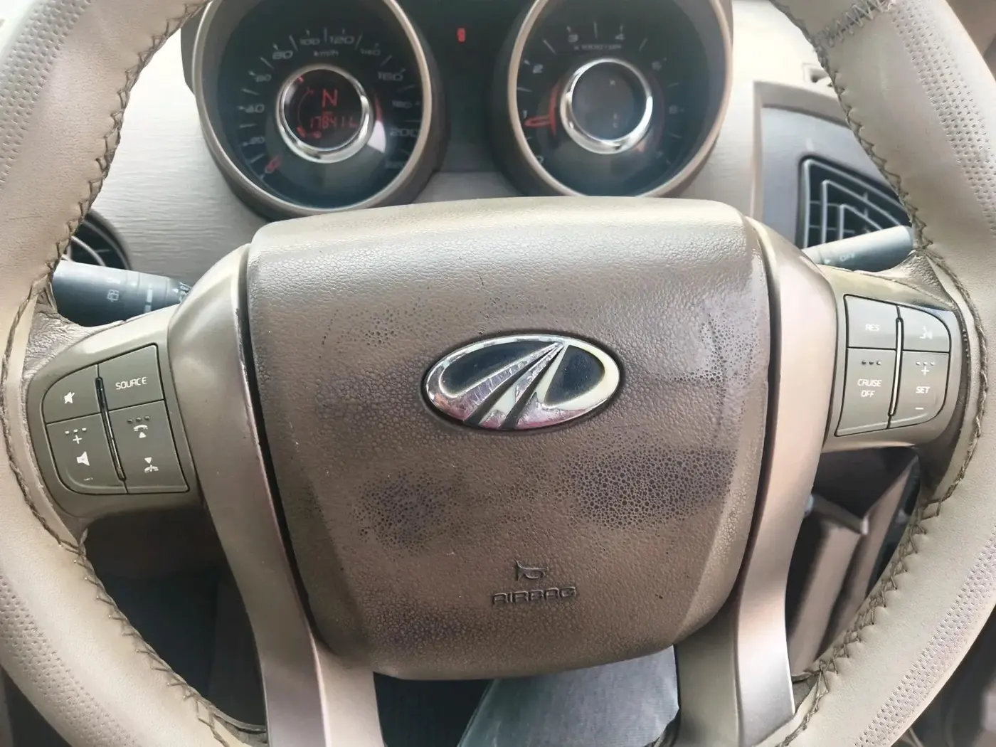 2011 Mahindra XUV500 W8, Diesel, Manual, 1,78,411 km, interior
