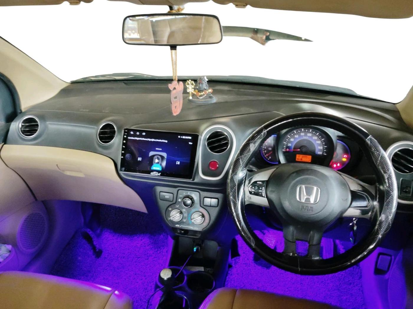 2014 Honda Mobilio 1.5L I-DTEC V, Diesel, Manual, 1,21,895 km, interior
