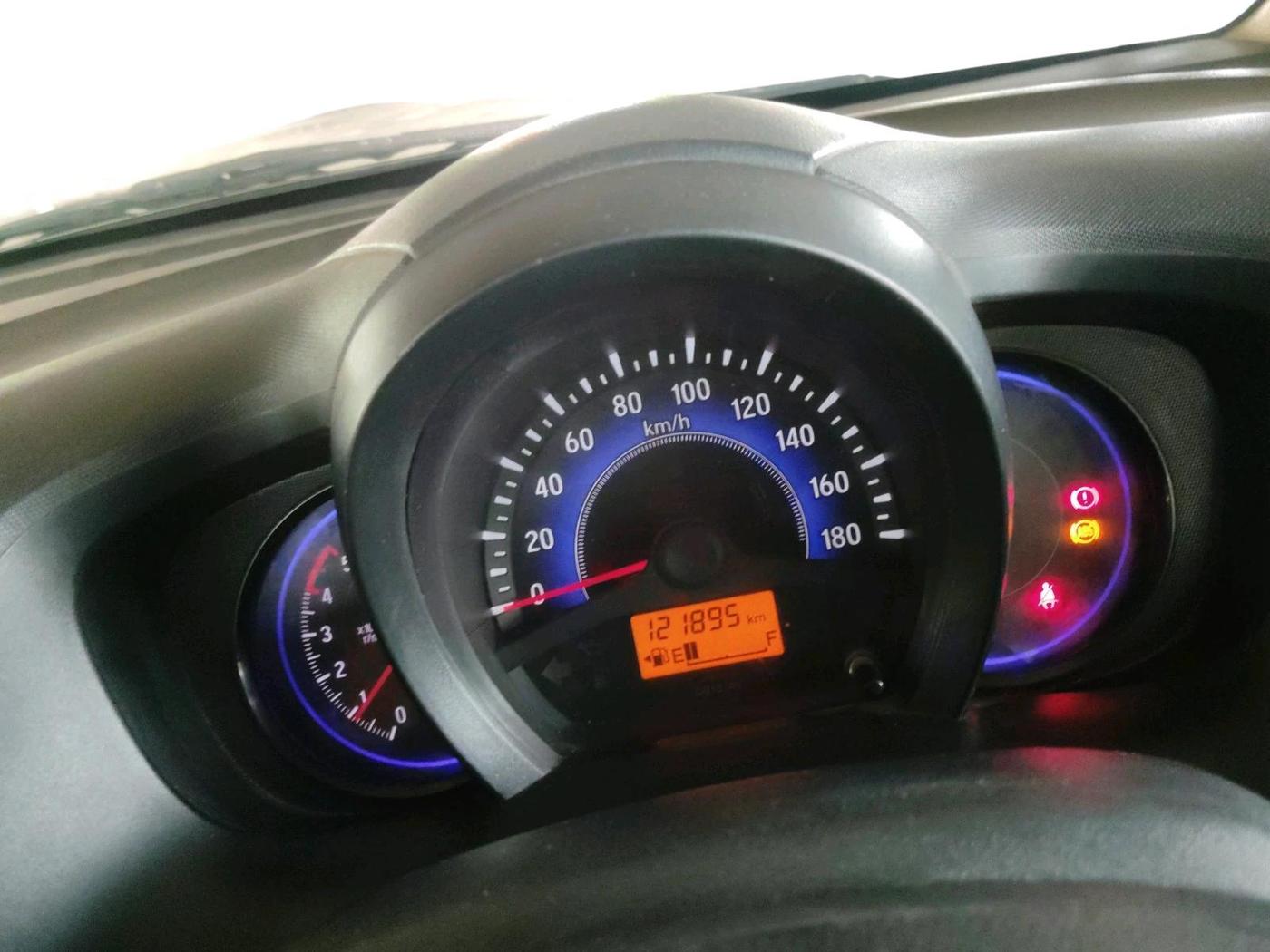2014 Honda Mobilio 1.5L I-DTEC V, Diesel, Manual, 1,21,895 km, interior