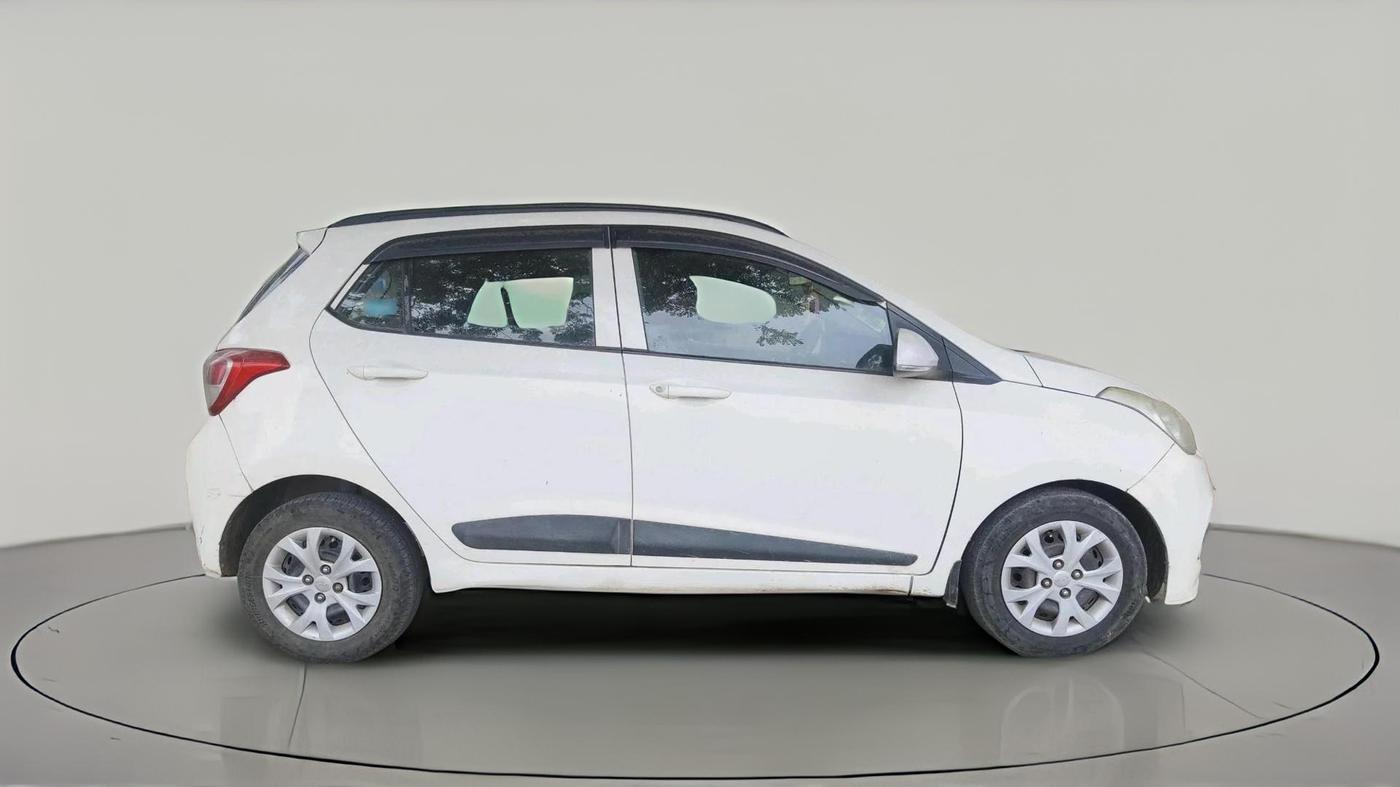 2016 Hyundai Grand i10 SPORTZ 1.1 CRDI, Diesel, Manual, 1,27,040 km, exterior